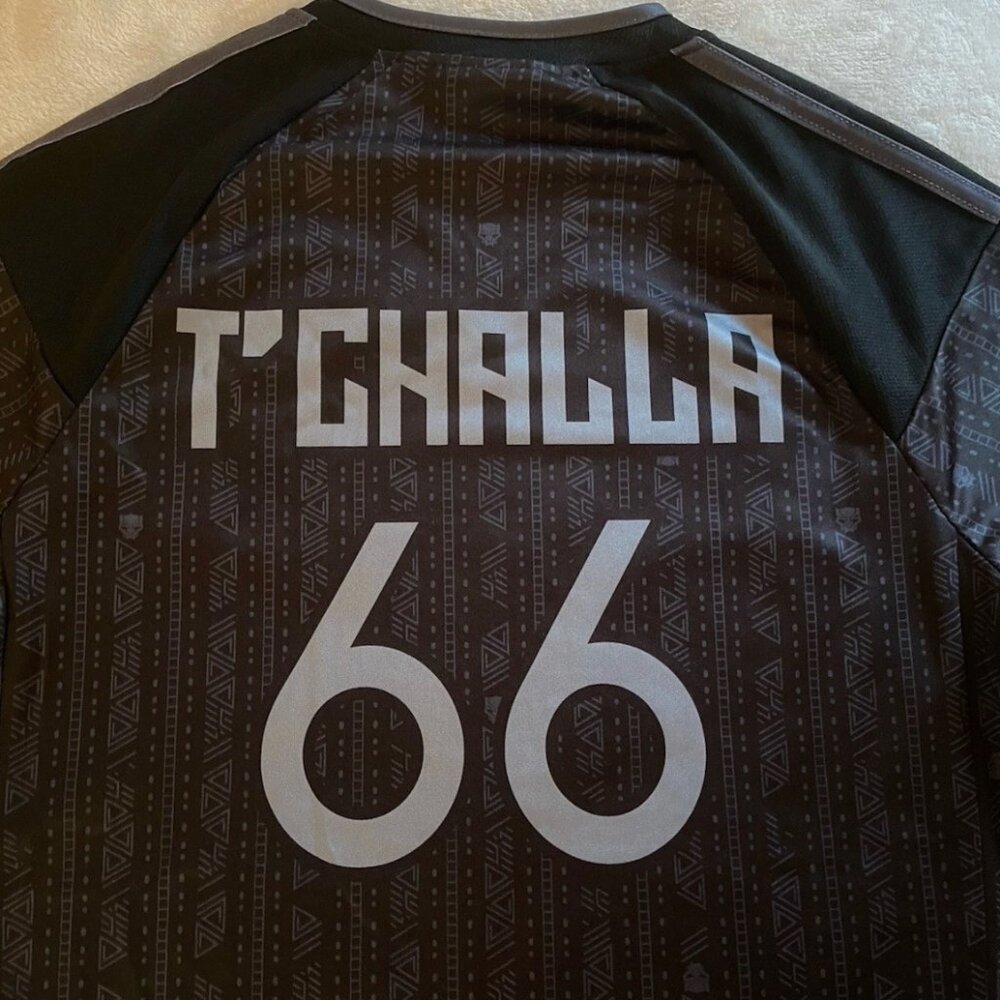 BoxLunch Exclusive Avengers Black Panther Soccer Jersey Men’s Size XS